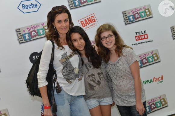Márcia posa com a filha Manuela e amiga dna pré estreia do filme 'O Diário de Tati', em agosto de 2012