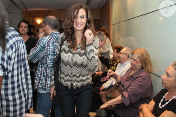 Márcia posa após estreia de 'Seis Aulas de Dança em Seis Semana', em junho de 2012