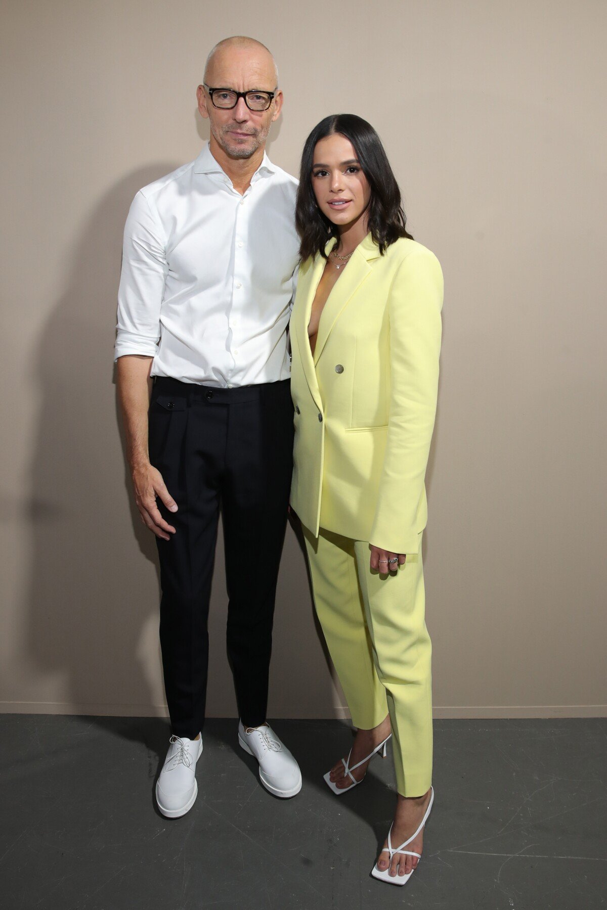 Foto: Bruna Marquezine posa com o designer alemão Ingo Wilts, diretor de  marca da Boss - Purepeople