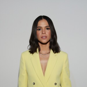 Bruna Marquezine marcou presença no front row da Boss na Semana de Moda de Milão