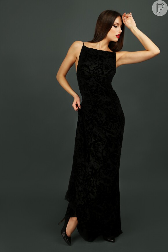 Vestido preto: modelo longo é elegante e indicado para casamentos mais formais