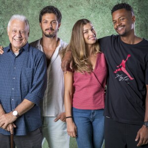 Ramon (David Junior) não gosta da relação de Paloma (Grazi Massafera) com a família Prado Monteiro na novela 'Bom Sucesso'