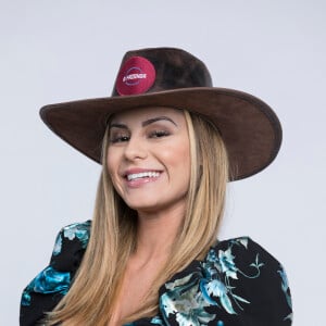 'A Fazenda 11': Aricia revelou em conversa a Sabrina que tinha alguém fora do reality