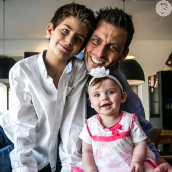 Lucas ao lado do pai, Henry Castelli, e da irmãzinha caçula, Maria Eduarda, de apenas 10 meses