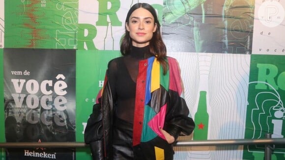 Look de Thaila Ayala: atriz apostou em top com blusa transparente para curtir o Rock in Rio
