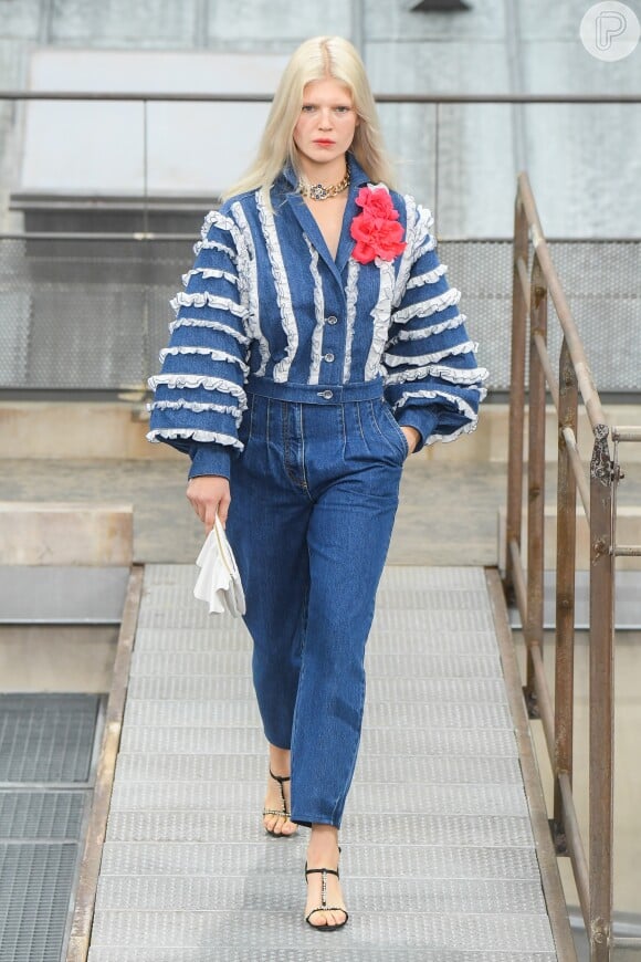 Macacão jeans: a Chanel apostou em peça única em denim para a Semana de Moda de Paris