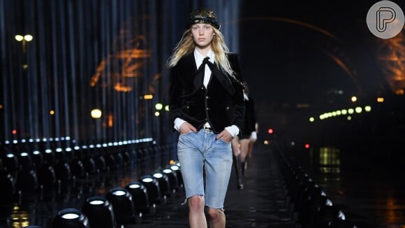 Jeans com alfaiataria: Yves Saint Laurent levou bermudas jeans às passarelas de Paris com peças de alfaiataria