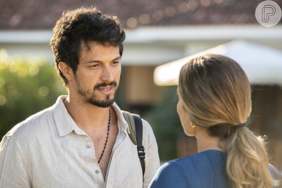 Marcos (Romulo Estrela) conta para Paloma (Grazi Massafera) uma das histórias de Don Juan na novela 'Éramos Seis'