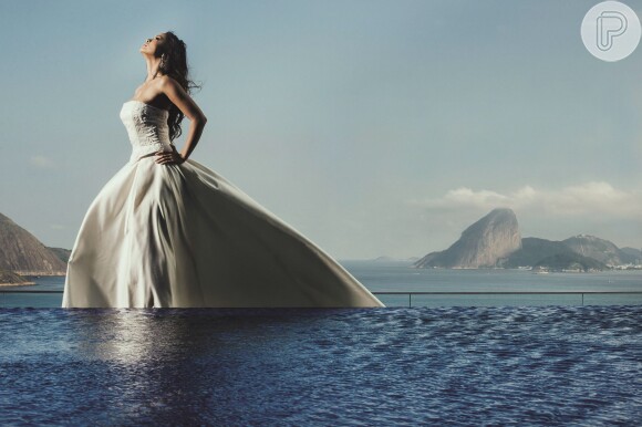 Carol Nakamura usou vários modelos de vestidos para a revista 'Noivas do Rio de Janeiro'