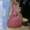 Bolsa rosa: alças com nós foram a aposta da Miu Miu para o acessório na PFW 2020