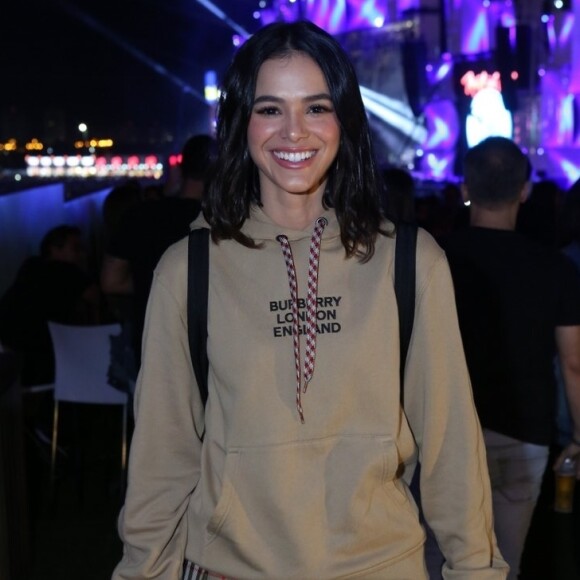 'cO problema é conseguir parar por um tempo para me dedicar 100% a isso. Quando não estou trabalhando, fico querendo descansar. Falta só parar para conciliar tudo, botar isso em prática', disse Bruna Marquezine