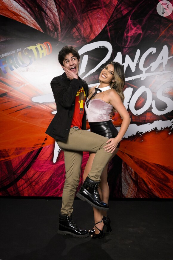 Lucas Veloso e Nathalia Melo engataram romance nos bastidores do quadro 'Dança dos Famosos', do programa  'Domingão do Faustão'