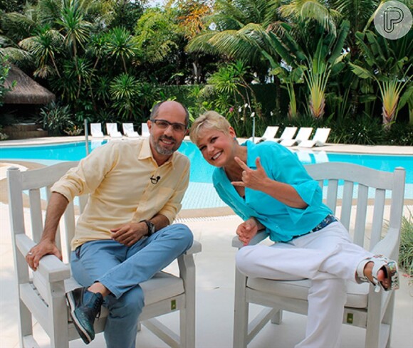 A apresentadora Xuxa foi entrevistada pelo jornalista Maurício Colpas 
