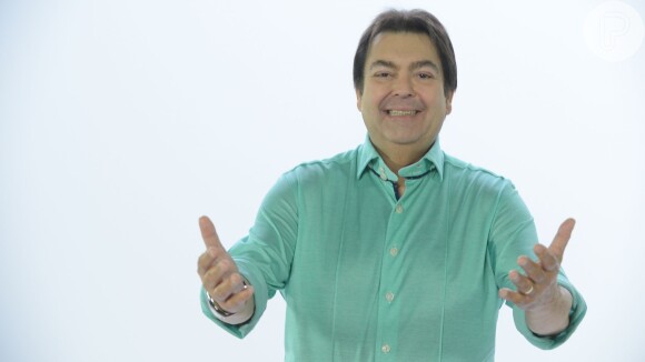Faustão foi surpreendido pelo filho João Guilherme com banho de pipoca no palco de seu programa na Globo