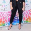 Claudia Leitte usa calã de cintura alta presa na barra para lançamento de nova música nesta sexta-feira, dia 11 de outubro de 2019