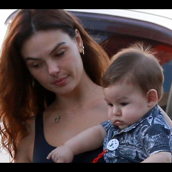 Filho de Isis Valverde, Rael está com 10 meses