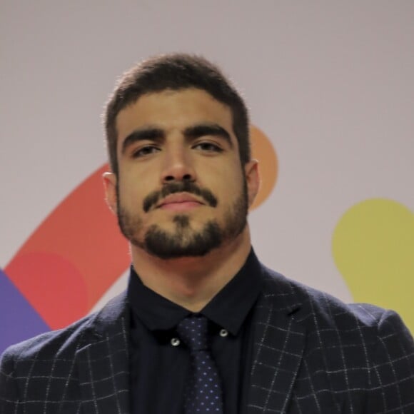 Grazi Massafera aceitou se inscrever em curso de paraquedismo com Caio Castro, esporte radical que ele já tem experiência