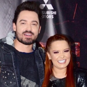 Maiara e Fernando Zor se aventuram em brinquedo radical de parque de diversão de Orlando, nos Estados Unidos