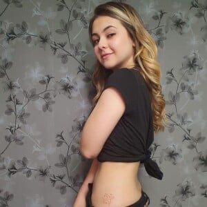 Web elogiou corpo de Klara Castanho após atriz exibir nova tatuagem