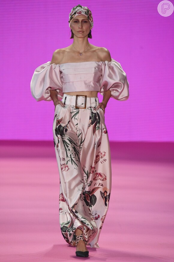 Saia com cinto: modelo em tecido ajuda a compor o look e foi aposta da PatBO no São Paulo Fashion Week
