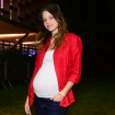Laura Neiva, grávida de 7 meses, alia conforto e estilo em look na SPFW. Fotos!
