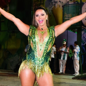 Viviane Araujo prestigiou o aniversário de 24 anos da escola de samba Mancha Verde neste sábado, 19 de outubro de 2019