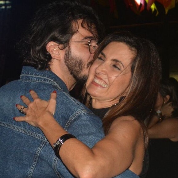 Namorado de Fátima Bernardes,  Túlio Gadêlha elogia os filhos da apresentadora por aniversário nesta segunda-feira, dia 21 de outubro de 2019