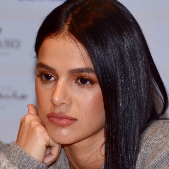 Bruna Marquezine pediu para que as pessoas não compartilhassem vídeo com rosto da menina