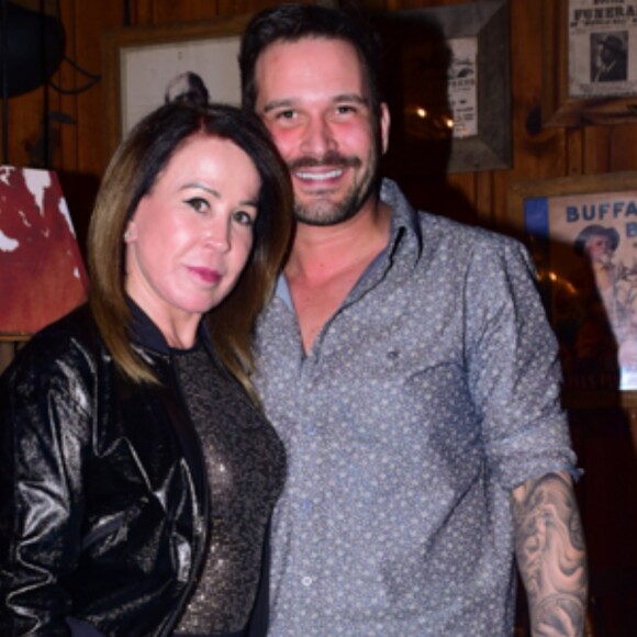 Zilu elege vestido curto para comemoração de aniversário com o namorado, Marco Augusto Ruggiero, nesta sexta-feira, dia 25 de outubro de 2019