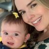 Thaeme Mariôto posou de maiô em foto com a filha, Liz, nesta segunda-feira, 28 de outubro de 2019