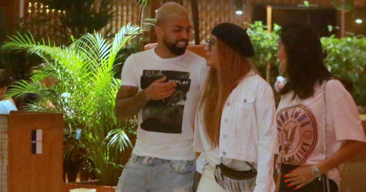 Irmã de Neymar, Rafaella Santos exibe pernas em look curto ao lado de Gabigol. Fotos! - Purepeople