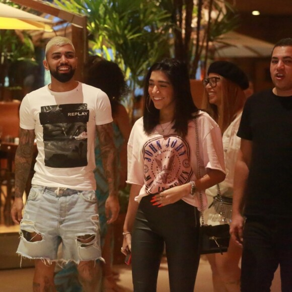 Rafaella Santos curtiu passeio com namorado, Gabigol, e amigos