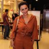 Look da moda: Suzana Pires, anfitriã da noite, usou conjuntinho trendy Lily Sarti e sandália de amarração da Arezzo para a exibição de filmes vencedores no concurso 'Mulheres Brasileiras'