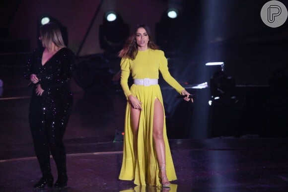 Anitta trocou de look para performance com Marília Mendonça no palco do Prêmo Multishow 2019
