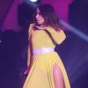 Anitta dança e diverte público ao lançar hit 'Some Que Ele Vem Atrás'