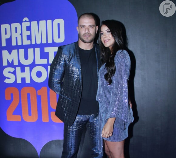 Diogo Nogueira levou a namorada, Jéssica Viana, ao Prêmio Multishow de Música