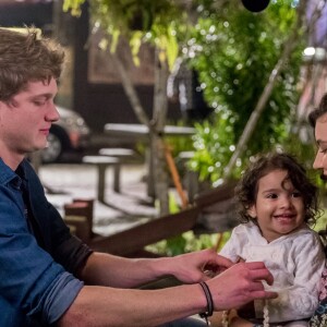 Filipe (Pedro Novaes) promete a Rita (Alanis Guillen) que Rui (Romulo Neto) não chegará perto de Nina na novela 'Malhação: Toda Forma de Amar'