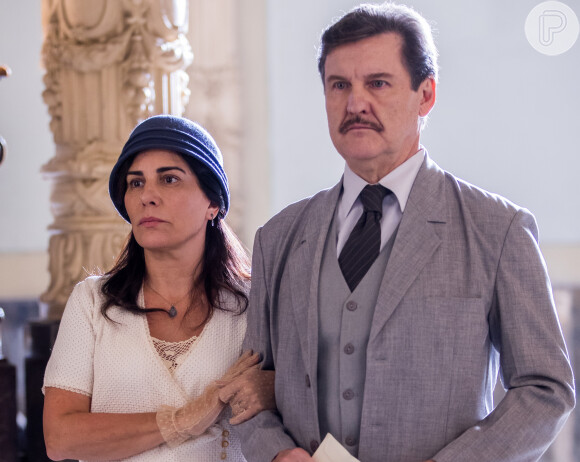 Lola (Gloria Pires) achará que perdeu o dinheiro da casa e já imagina como contará para Júlio (Antonio Calloni) na novela 'Éramos Seis'