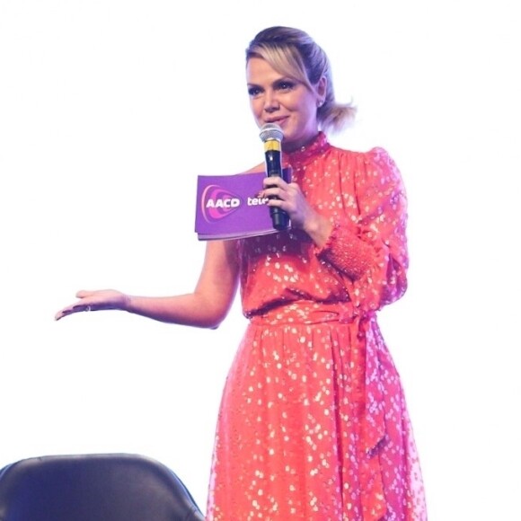 Eliana não deixa o estilo de lado e está sempre impecável