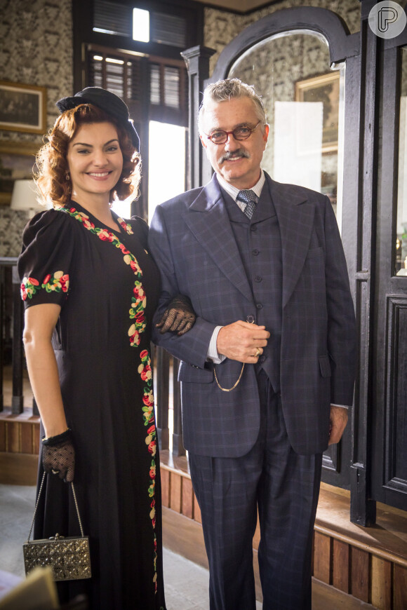 Assad (Werner Schünemann) se casa com Karine (Mayana Neiva) na novela 'Éramos Seis'
