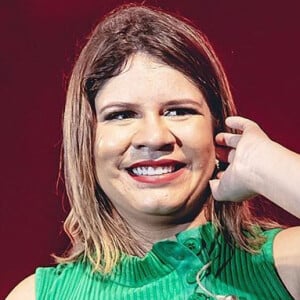 Marília Mendonça parabenizou a mãe do namorado, Murilo Huff, na web nesta quarta-feira, 6 de novembro de 2019