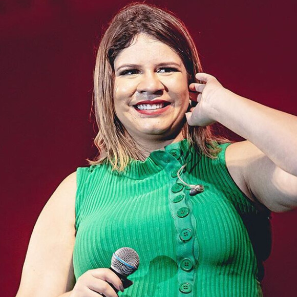 Marília Mendonça parabenizou a mãe do namorado, Murilo Huff, na web nesta quarta-feira, 6 de novembro de 2019
