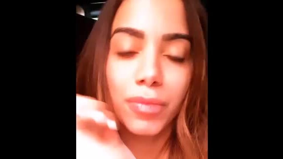 Anitta mostra resultado final do novo preenchimento labial após inchaço passar