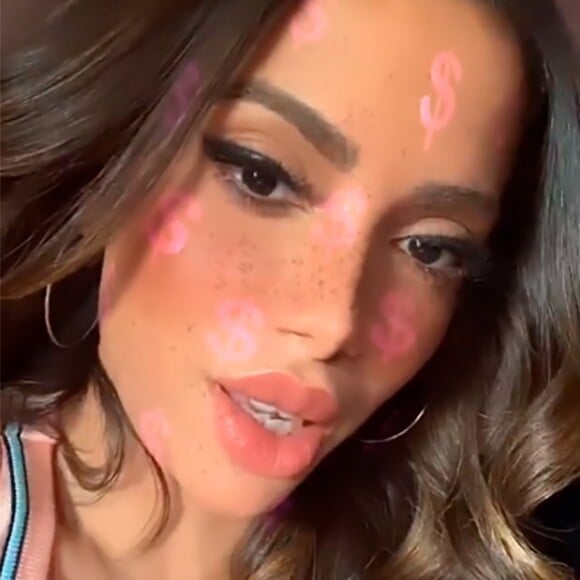 Anitta se encantou por visual em filtro já havia encomendado mudança ao médico: 'Quero este shape, mas um pouco menor, tá? Se eu conseguir fazer, todo mundo vai querer fazer igual. Já quero!'