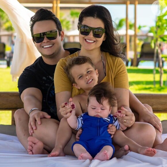 Matheus Aleixo é casado com a modelo Paula Aires, com quem tem 2 filhos