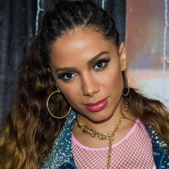 Anitta faz novo preenchimento labial com volume sutil