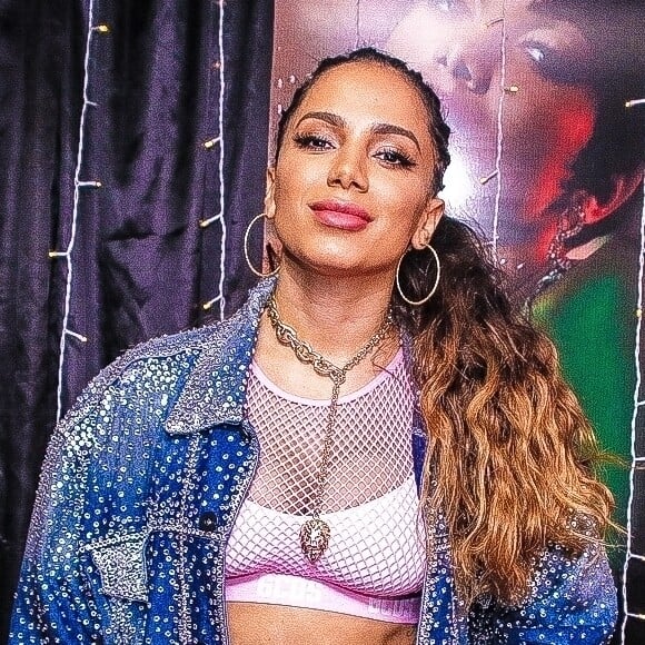 Anitta fez preenchimento combinando com simetria do seu rosto