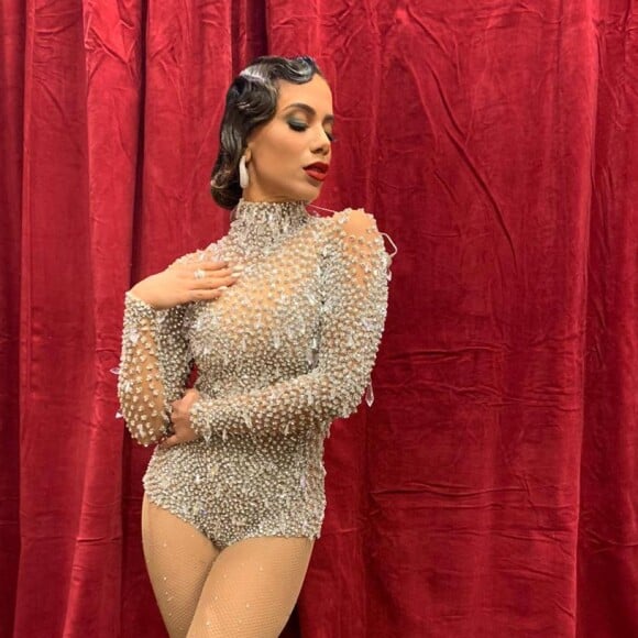 Anitta aposta em body decotado para o Grammy Latino, nesta quinta-feira, dia 14 de novembro de 2019