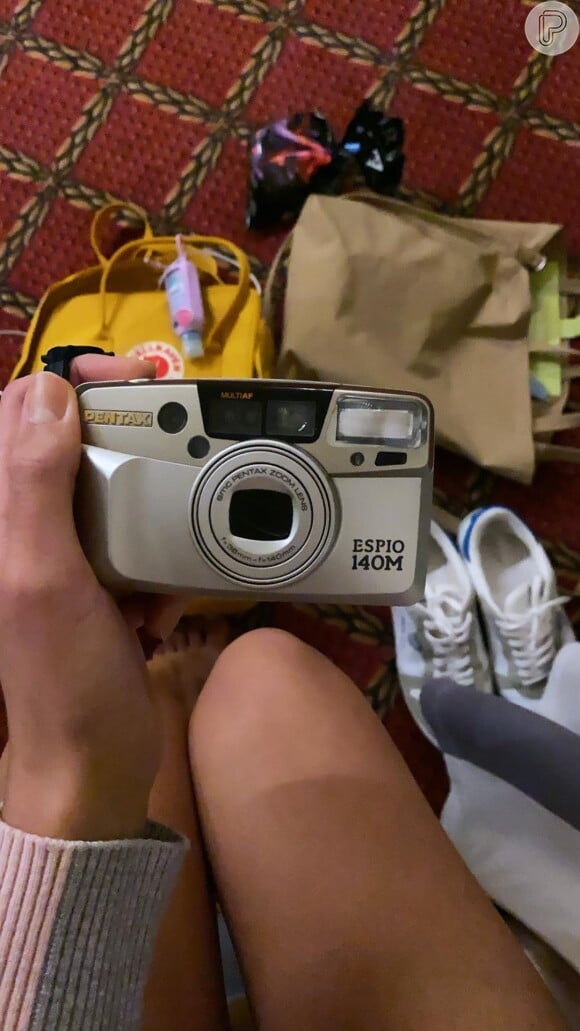 Bruna Marquezine comprou câmera anlógica de lente embutida espio 120mi da marca japonesa Pentax