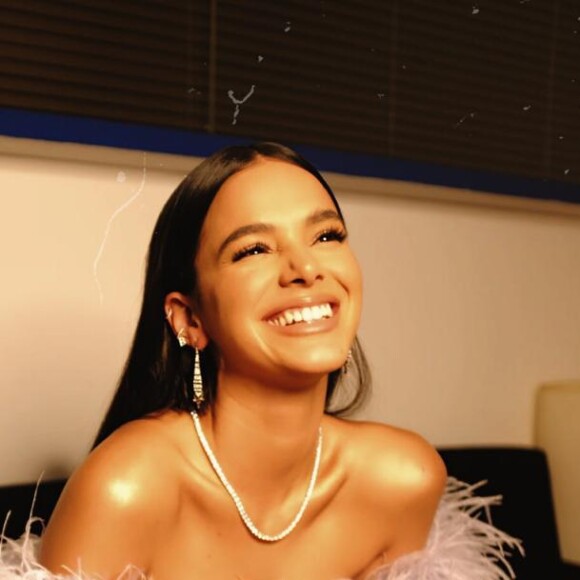 Bruna Marquezine posou em foto seguindo uma tradição italiana